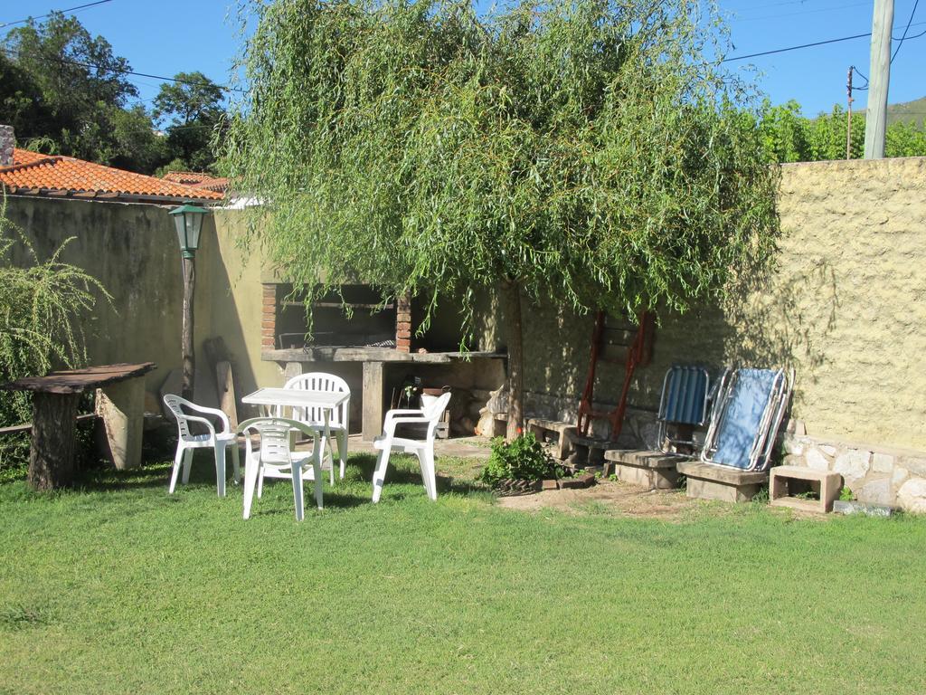 Bambi Hotel La Falda Bagian luar foto
