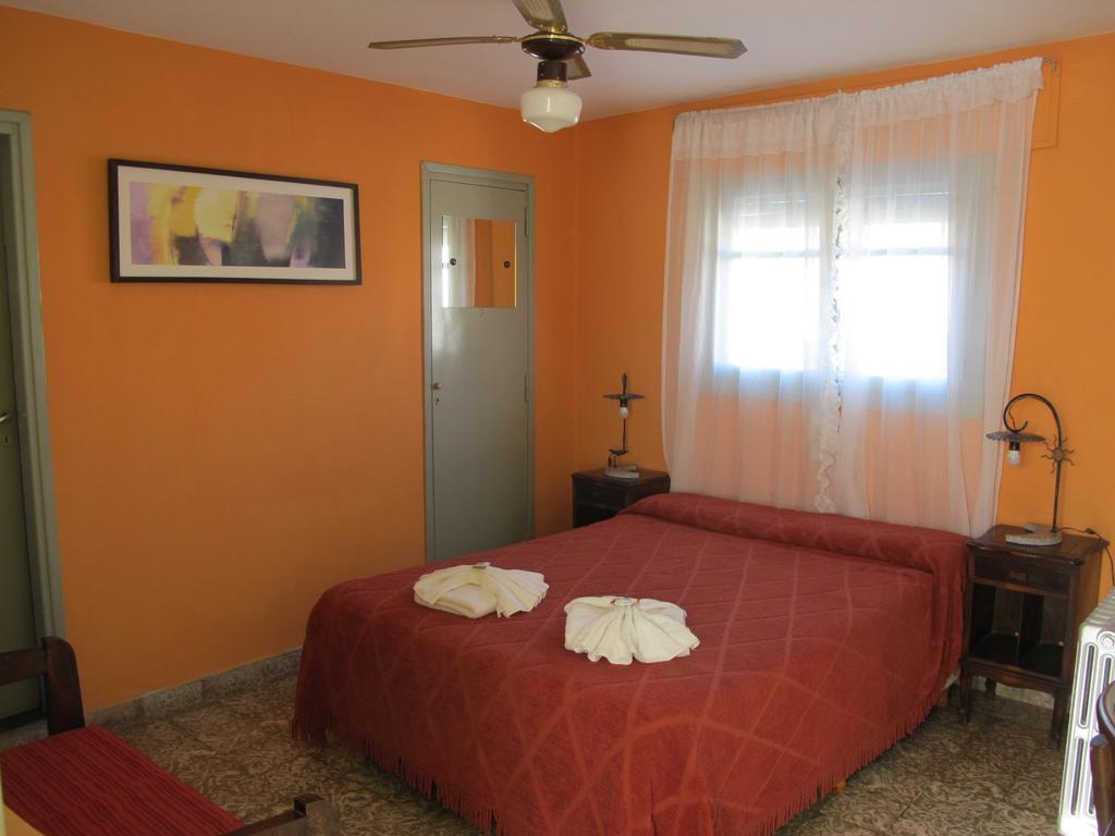 Bambi Hotel La Falda Bagian luar foto