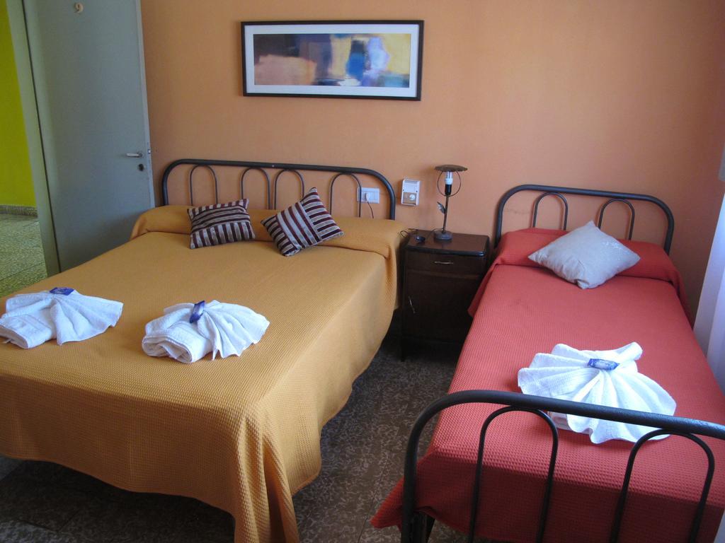 Bambi Hotel La Falda Bagian luar foto